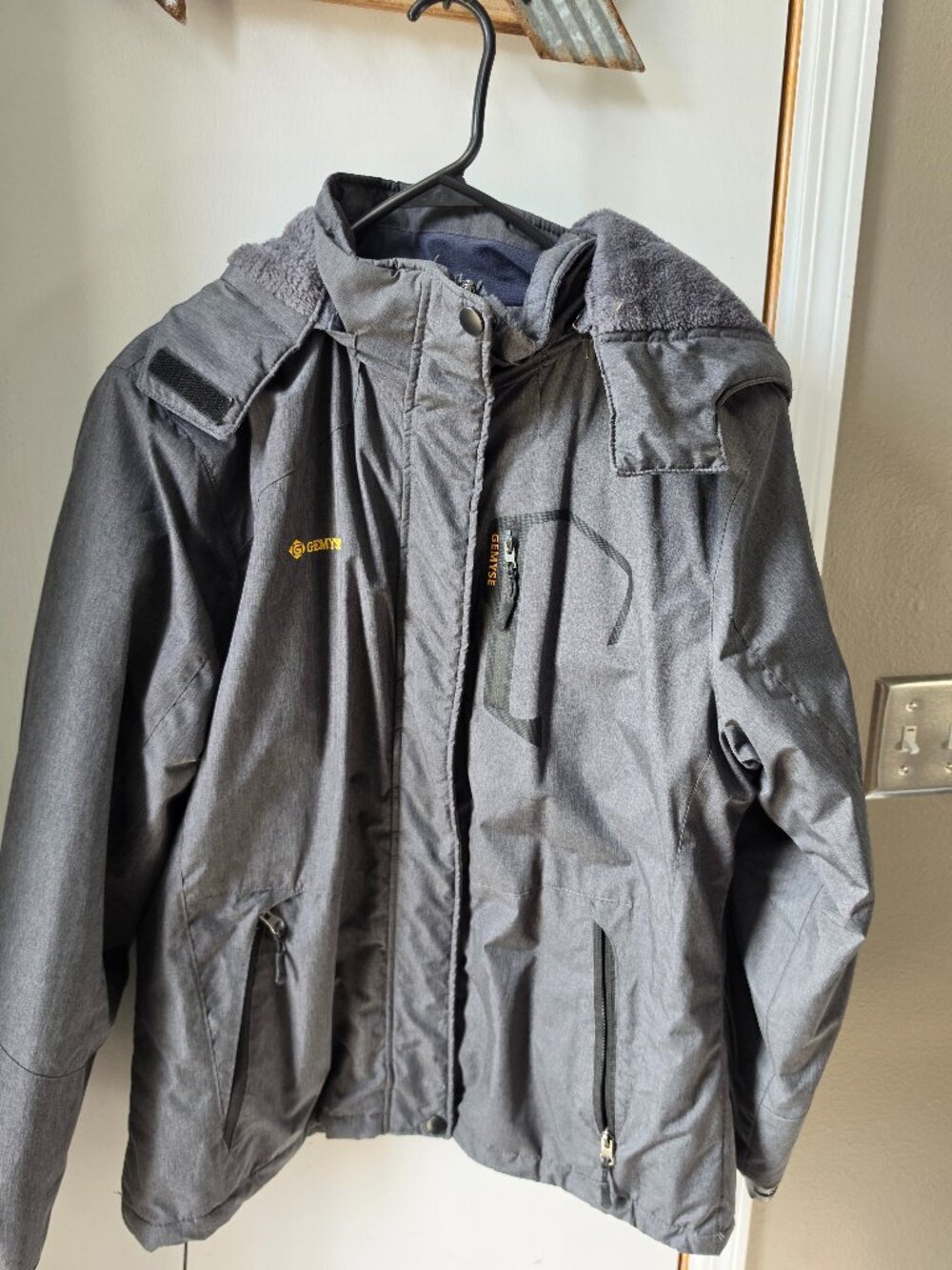GEMYSE Men’s Gray Fleece-Lined Hooded Winter Jacket – Medium